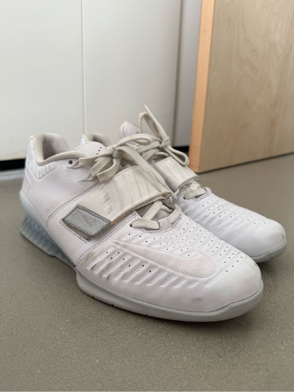 Nike Men's White Training Shoes With Midfoot Strap
